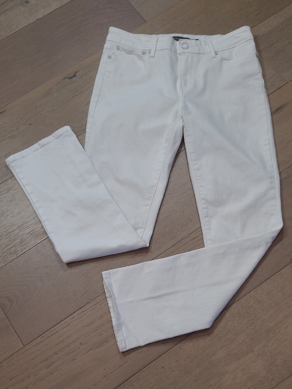 EUC Levi's Jeans Women's sz 8/29 Demi Curve Straight Mid Rise White Denim
